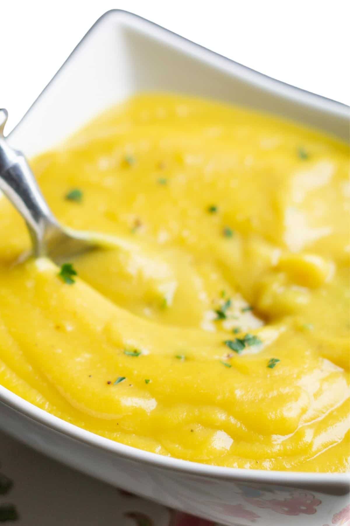 The Cauliflower Soup That Makes Fans: Low Fat & Creamy Saffron